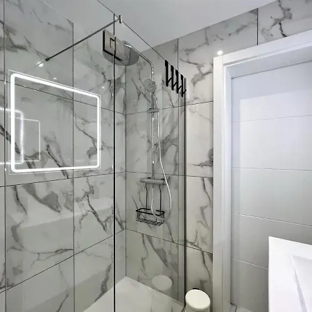 Deluxe By Homing Apartment *