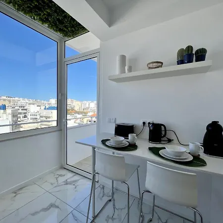 Deluxe By Homing Apartment *